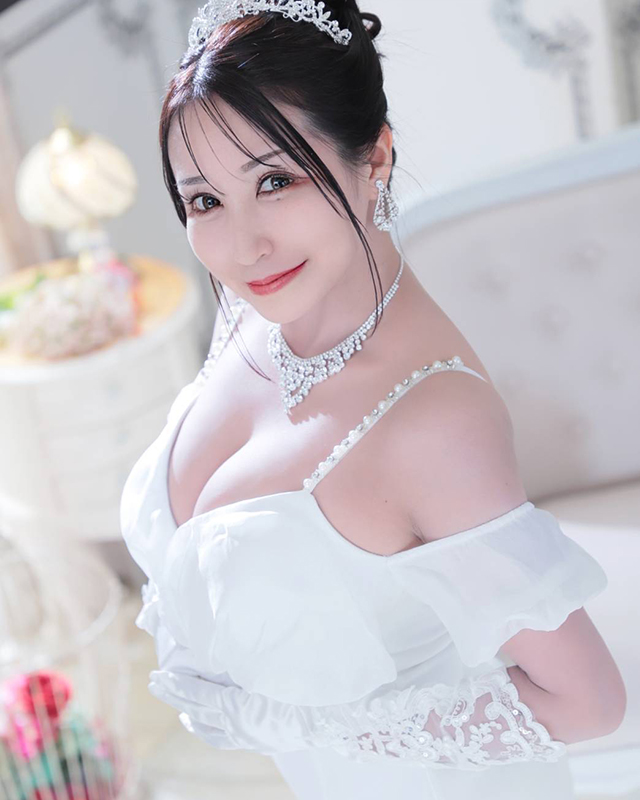 船橋デリヘル 風俗｜人妻デリバリーヘルス『秘密倶楽部 凛 船橋店』モデル愛加ゆらさんのプロフィール写真3
