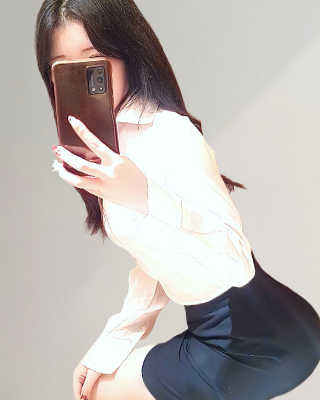 千葉風俗『秘密倶楽部 凛 千葉店』モデルりかさんのプロフィール写真3