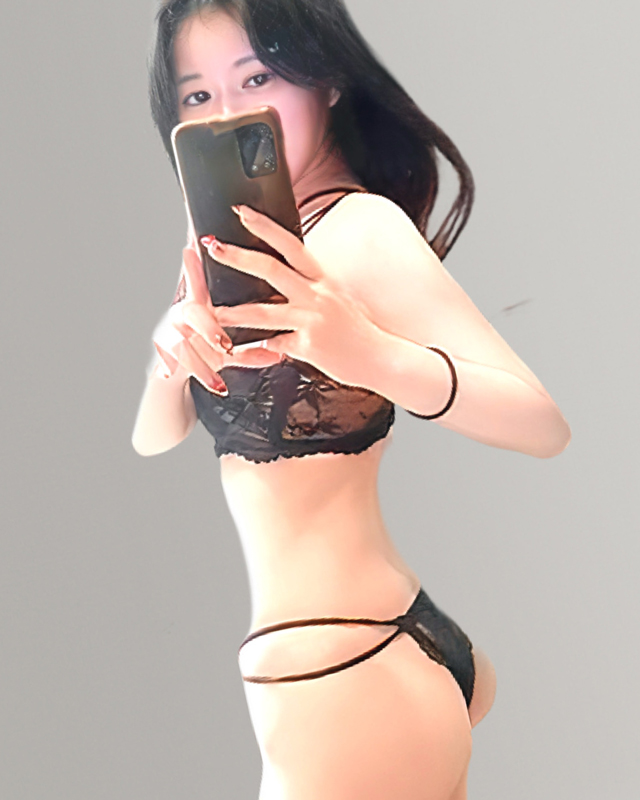 千葉風俗『秘密倶楽部 凛 千葉店』モデルりかさんのプロフィール写真2