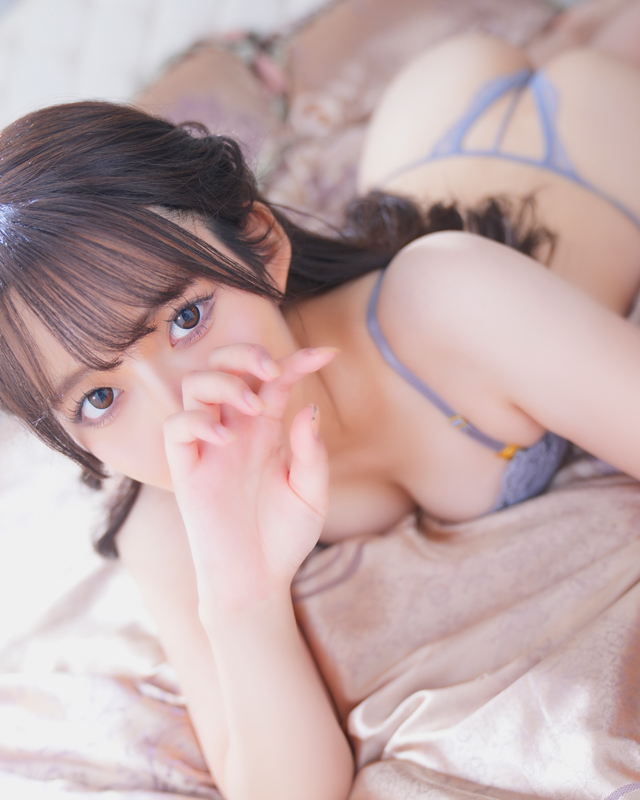 千葉風俗『秘密倶楽部 凛 千葉店』モデルまなみさんのプロフィール写真3